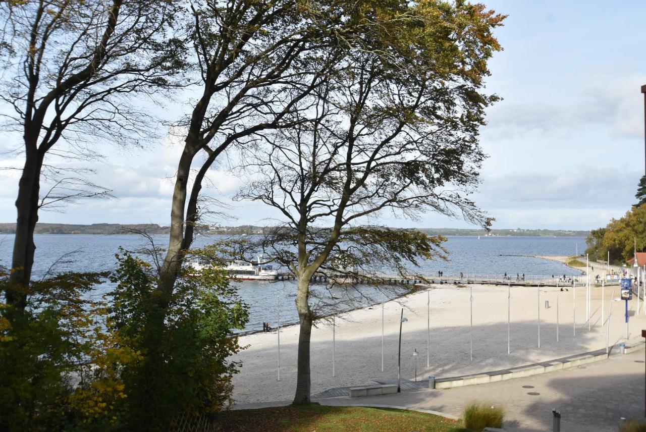 Strandblick Mit Strandkorb & Fahrraedern Glucksburg Bagian luar foto