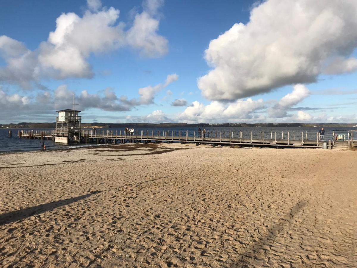 Strandblick Mit Strandkorb & Fahrraedern Glucksburg Bagian luar foto