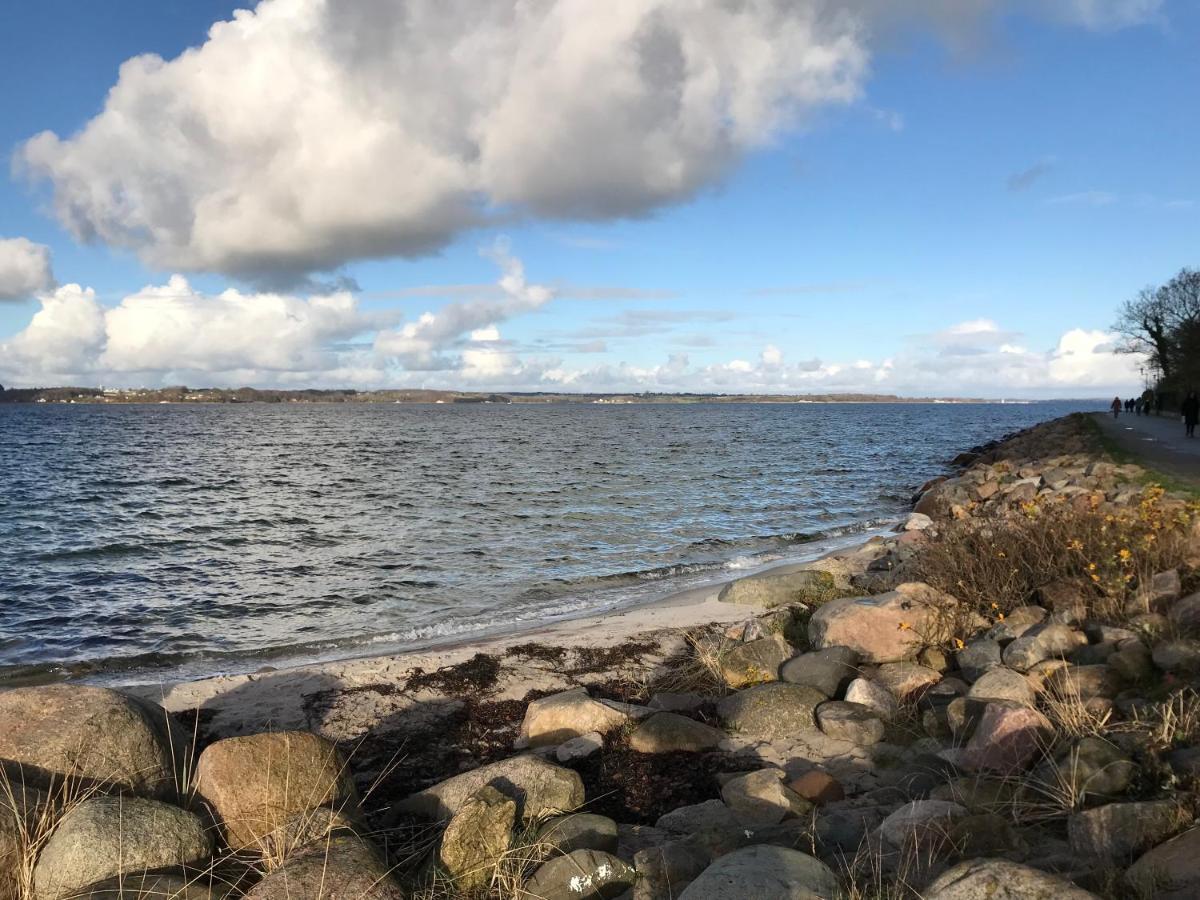 Strandblick Mit Strandkorb & Fahrraedern Glucksburg Bagian luar foto