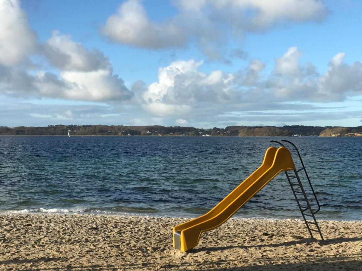 Strandblick Mit Strandkorb & Fahrraedern Glucksburg Bagian luar foto