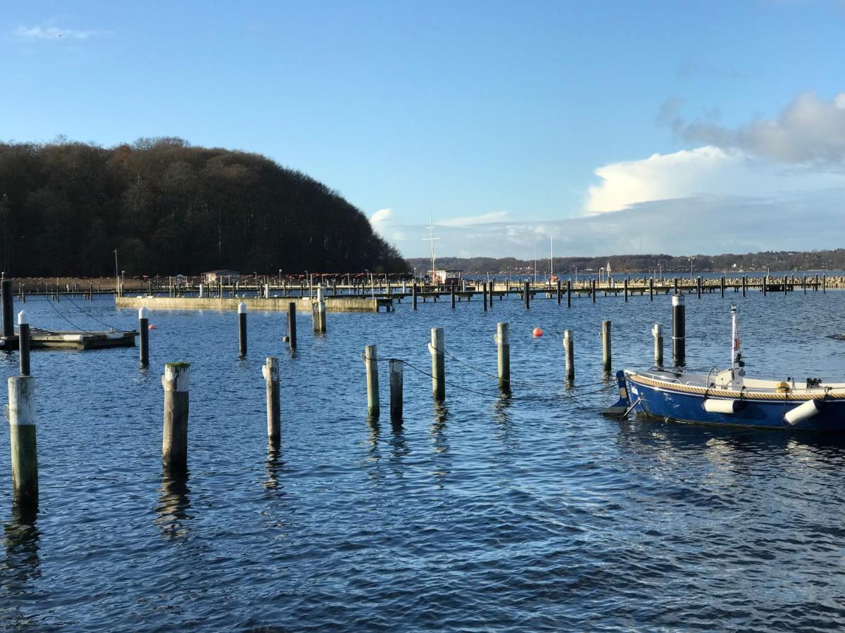 Strandblick Mit Strandkorb & Fahrraedern Glucksburg Bagian luar foto