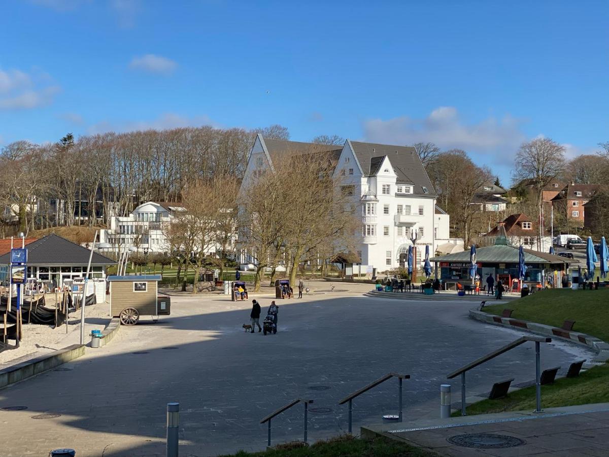Strandblick Mit Strandkorb & Fahrraedern Glucksburg Bagian luar foto