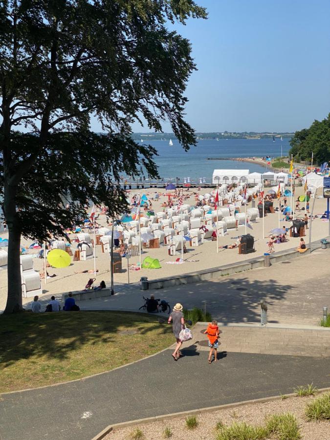 Strandblick Mit Strandkorb & Fahrraedern Glucksburg Bagian luar foto